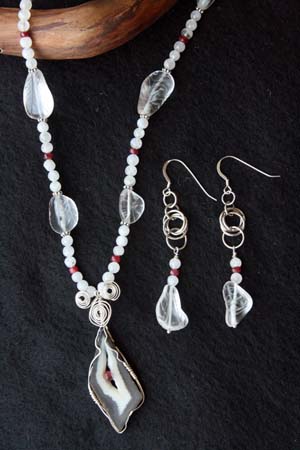 Earrings_Ruby_quartz_with_necklace_web.jpg