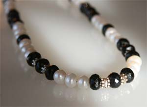 N-A48_Necklace_Hope_Spinel_Pearl_closeup.jpg N-A48_Necklace_Hope_Spinel_Pearl_closeup.jpg